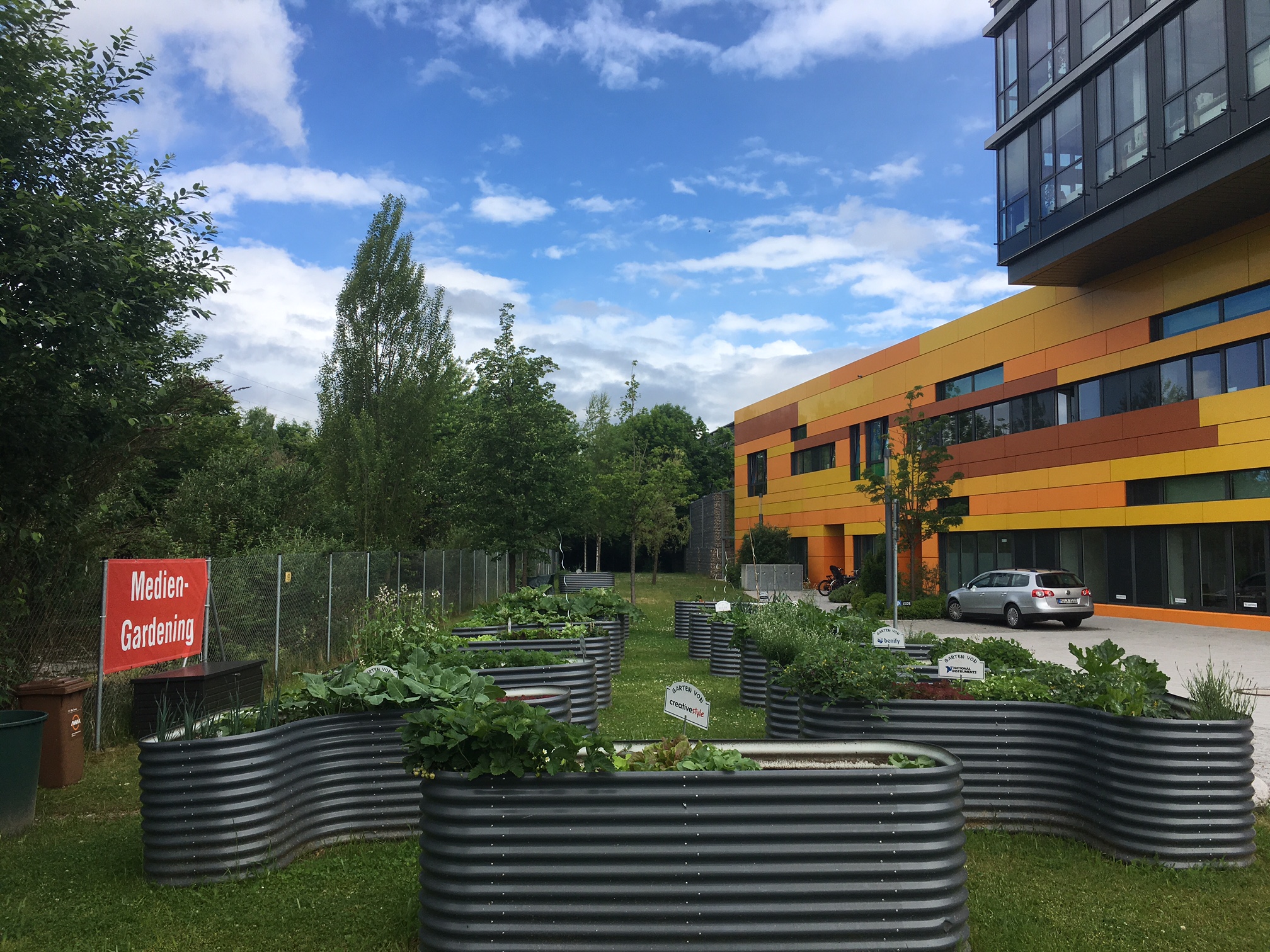 Allianz settles over 200,000 bees at Medienfabrik in Munich