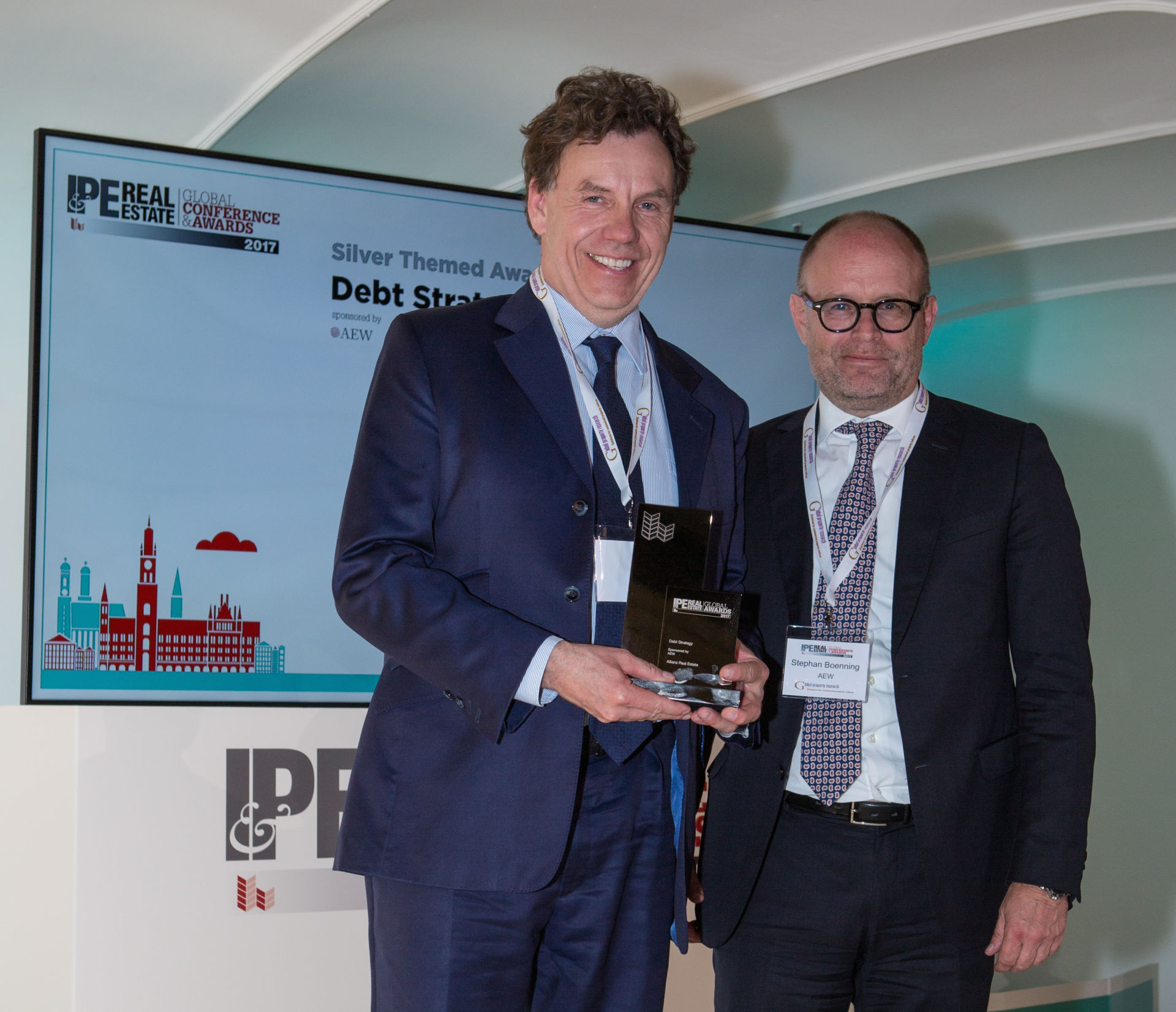 Roland Fuchs, Head of European real Estate Finance of ARE, receiving the IPE Award for Debt Strategy